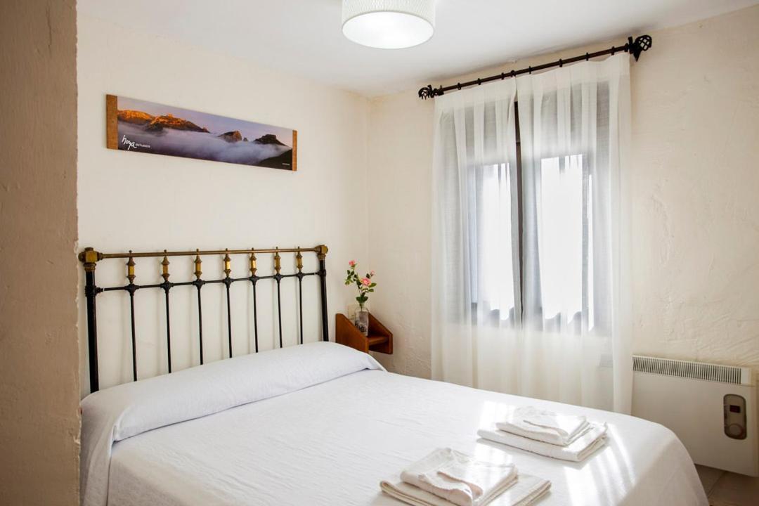 Apartamentos Casa Samper Santa Eulalia de Gállego Zimmer foto