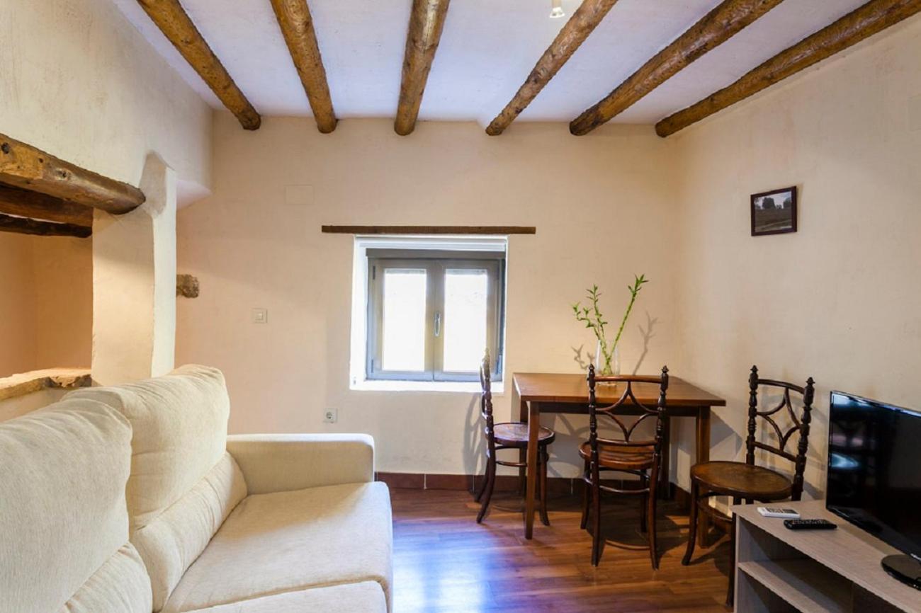 Apartamentos Casa Samper Santa Eulalia de Gállego Zimmer foto